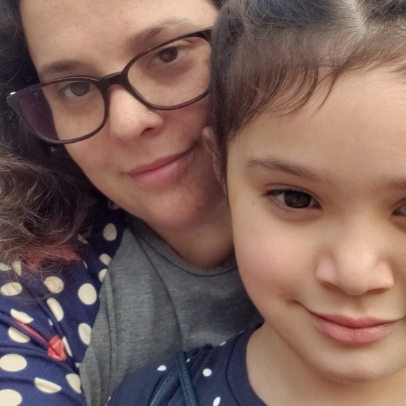 Meet your Posher, Amanda - Picture 2 of 3